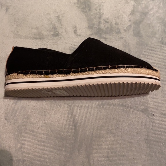 Size 9 Black Canvas - Picture 2 of 5